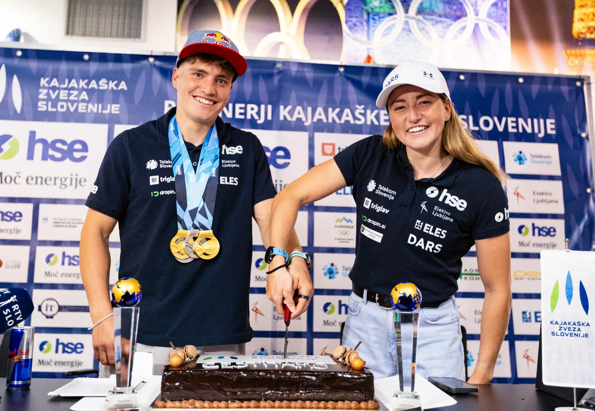 Torta za skupna zmagovalca svetovnega pokala, sezone pa še ni konec