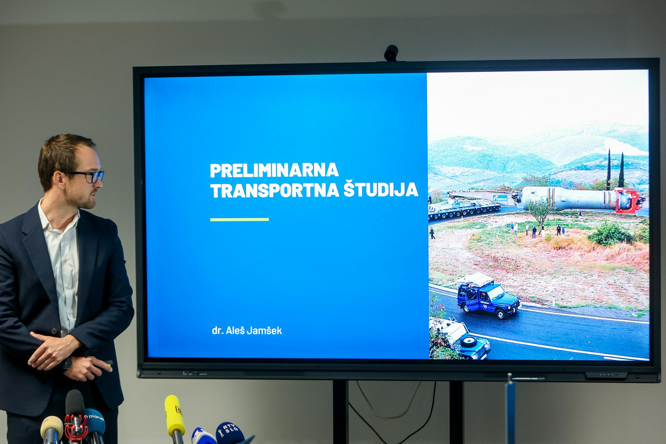 Študiji: prevoz komponent za JEK 2 po regionalnih cestah, hladilni stolp bi moral biti visok 200 m