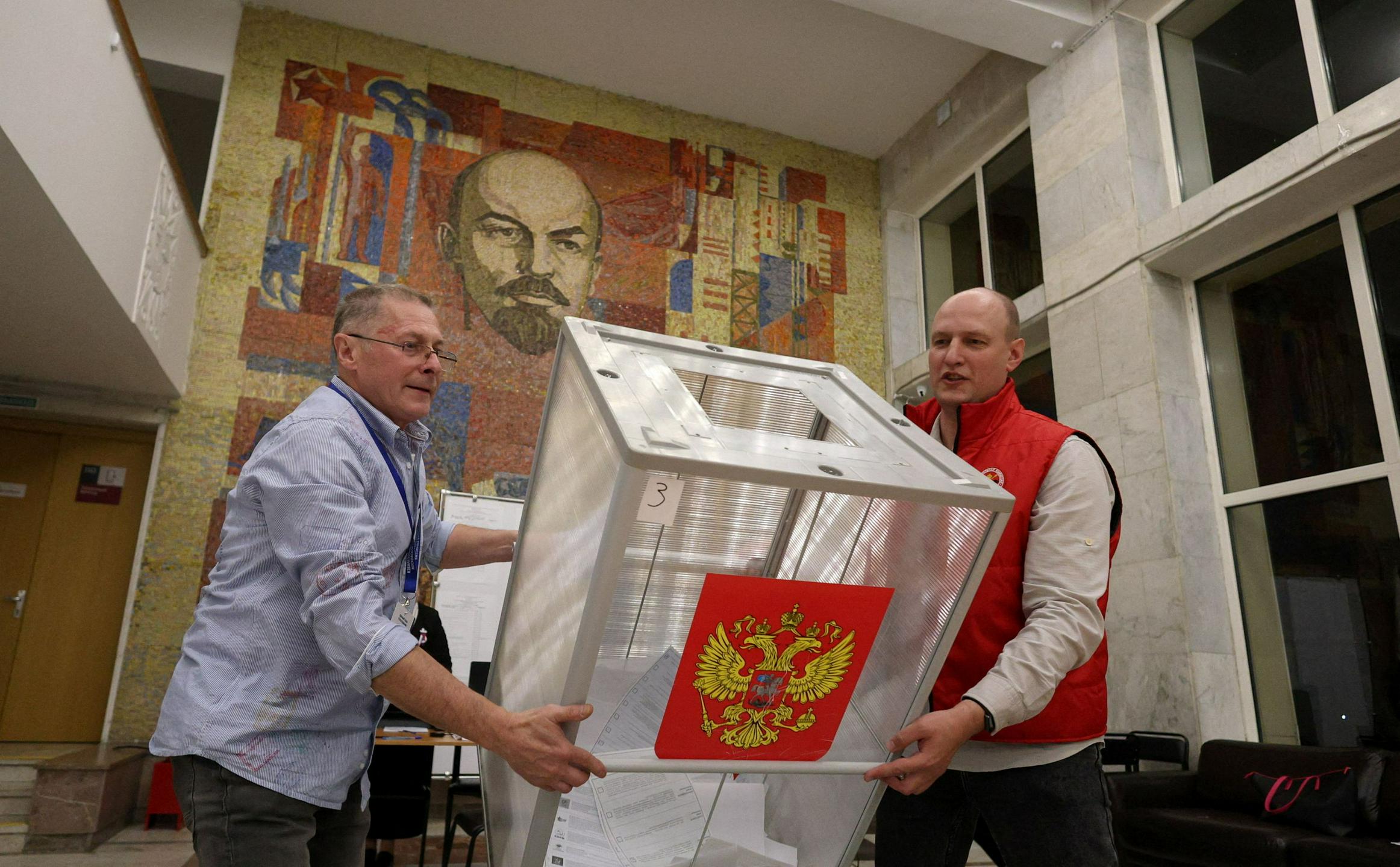 Enotni Rusiji se obeta dvotretjinska večina v parlamentu