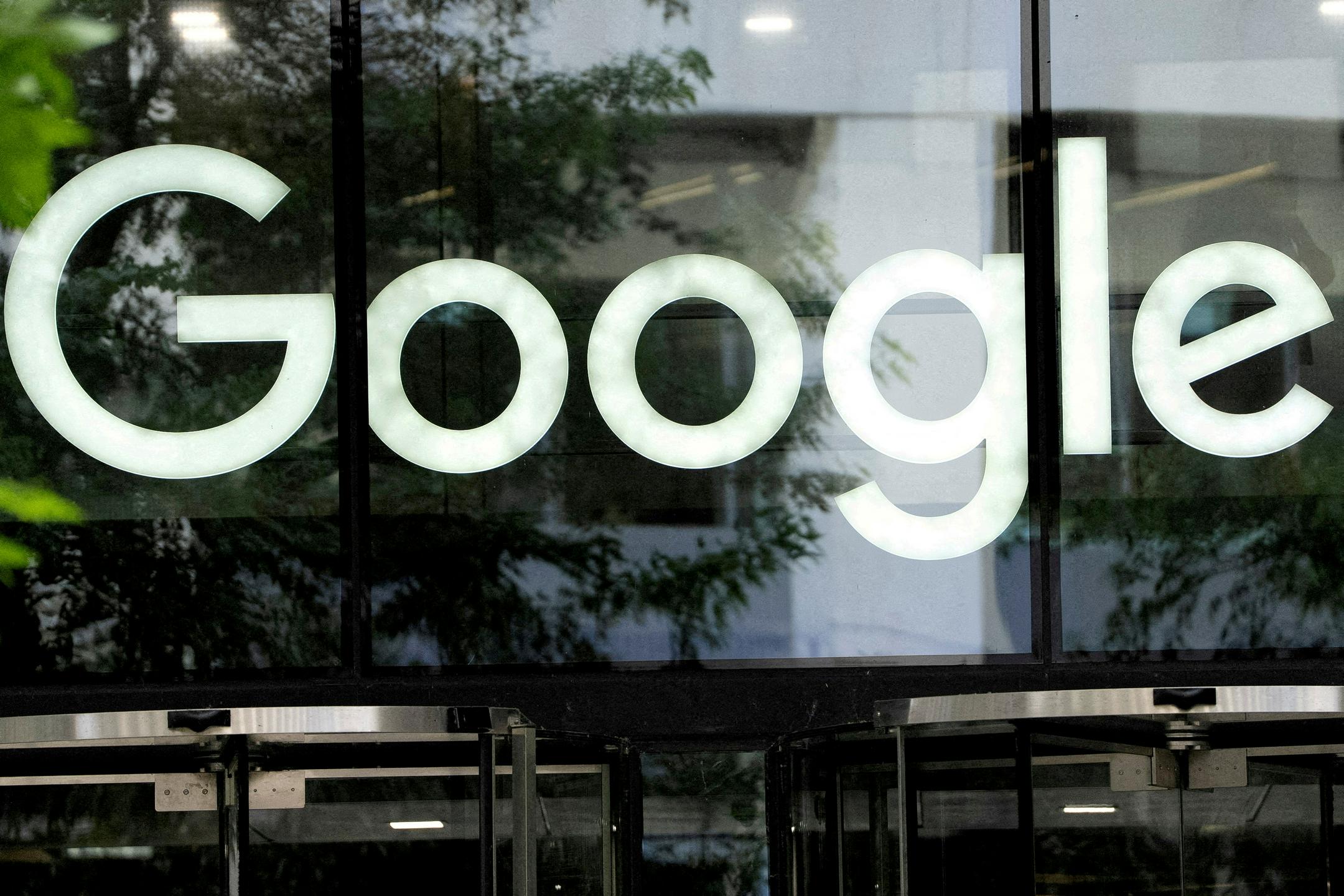 Ena največjih glob za Google: 403 milijonov evrov zaradi nezakonite obdelave podatkov o lokaciji