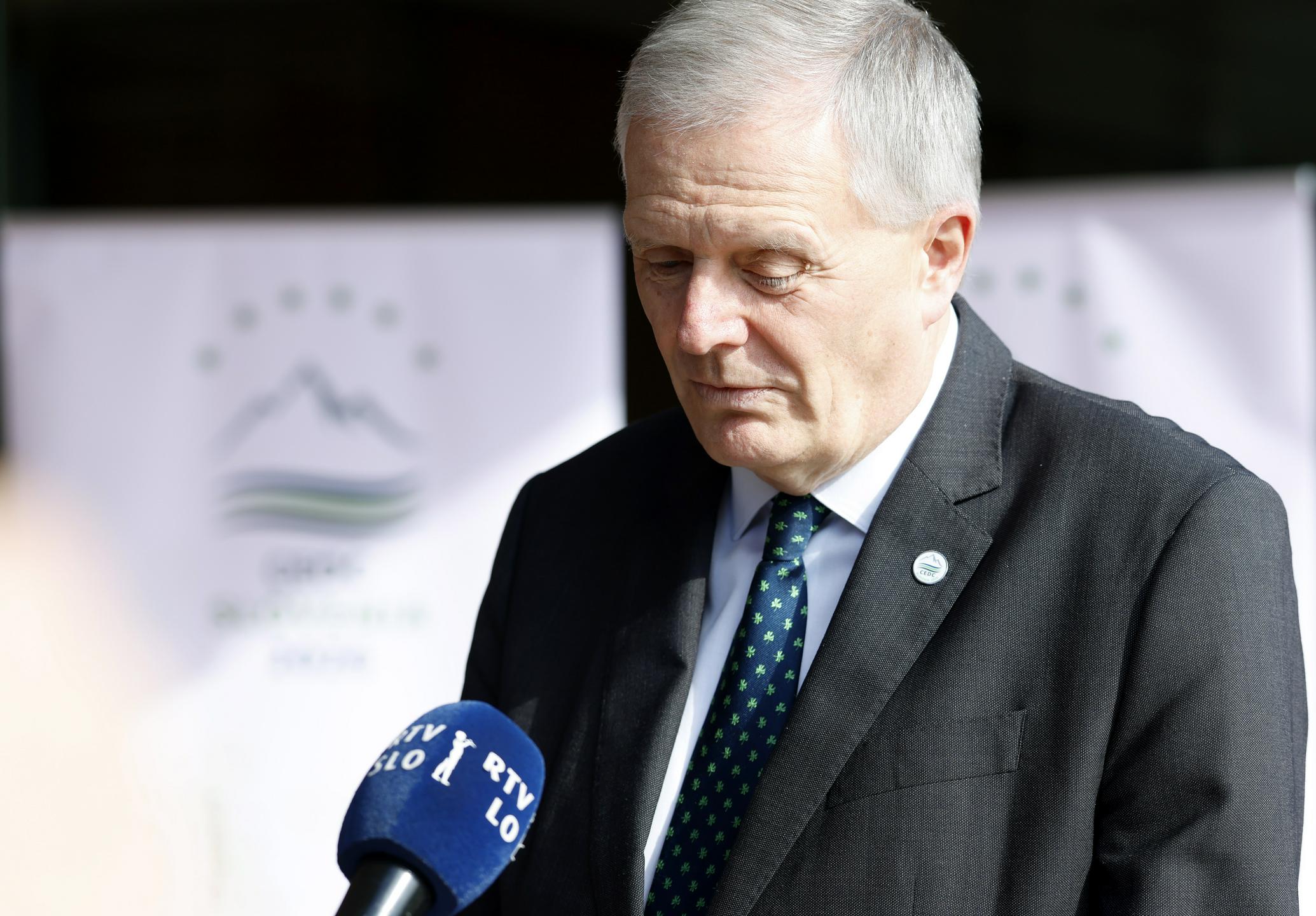 Poljski odpravnik poslov glede padca zaposlenega: "Bila je nesreča. Nesrečno naključje."