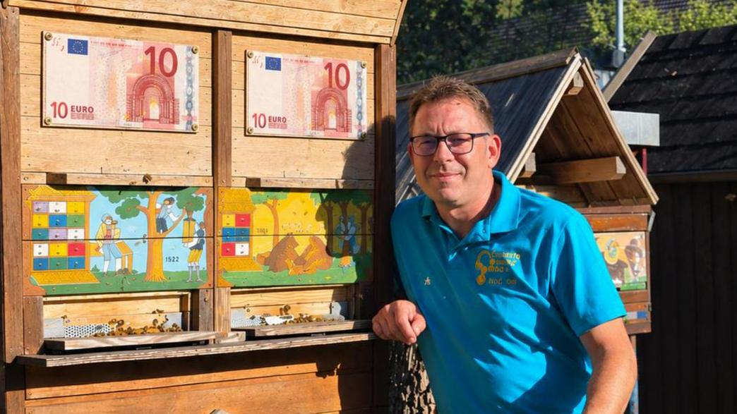 Minister Cigler Kralj čebelarjem obljubil sistemsko finančno podporo – 10 evrov na posamezen panj