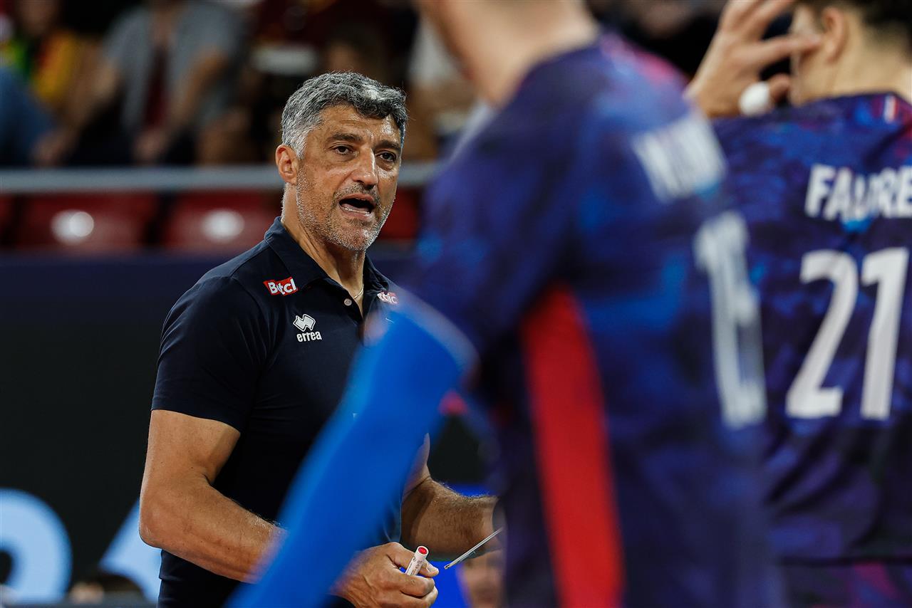 Prvi četrtfinale: Francija - Romunija (v nizih 1:0)