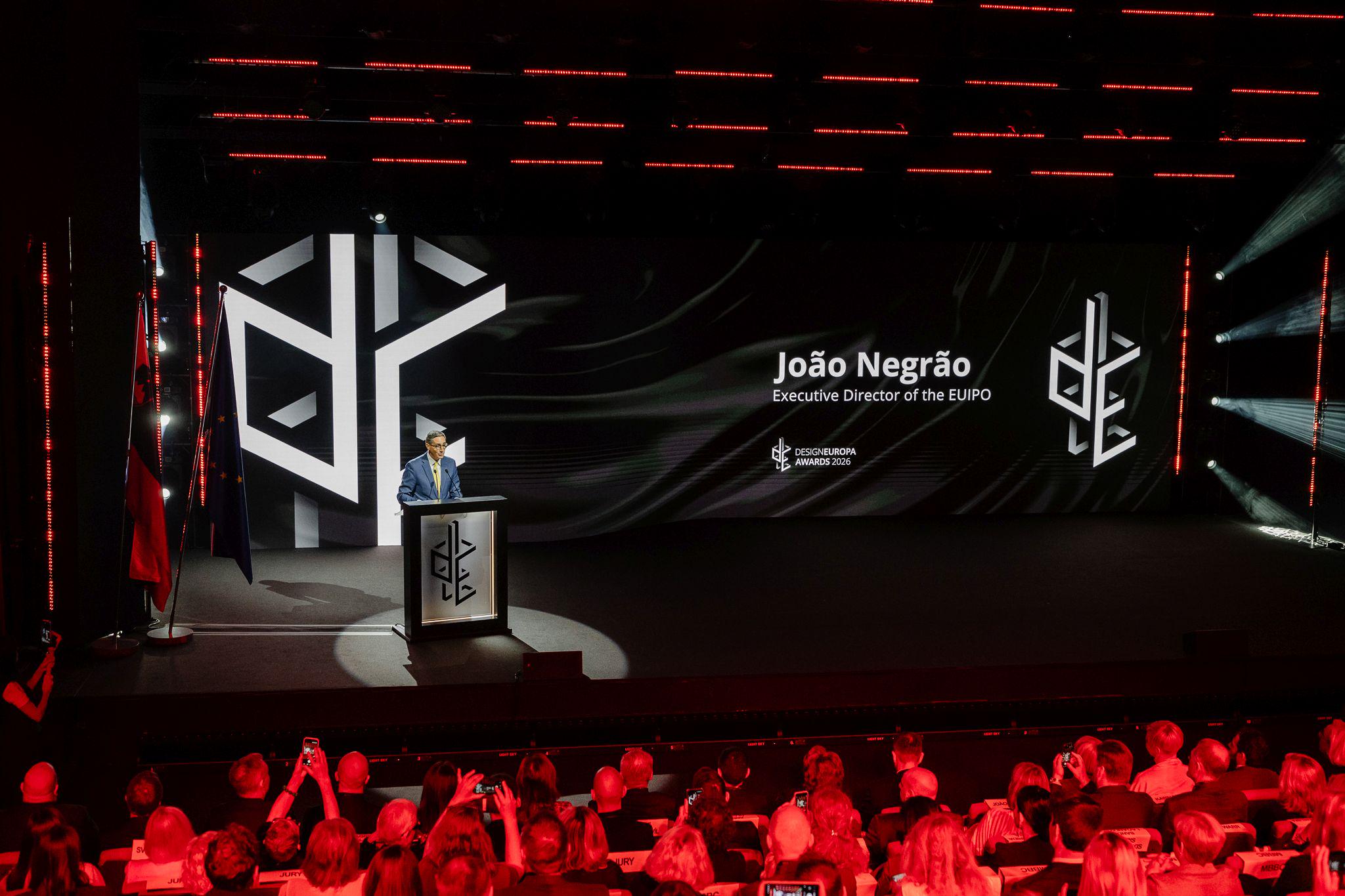 Podelitev nagrad DesignEuropa tokrat v Ljubljani: za življenjsko delo nagradili Philippa Starcksa