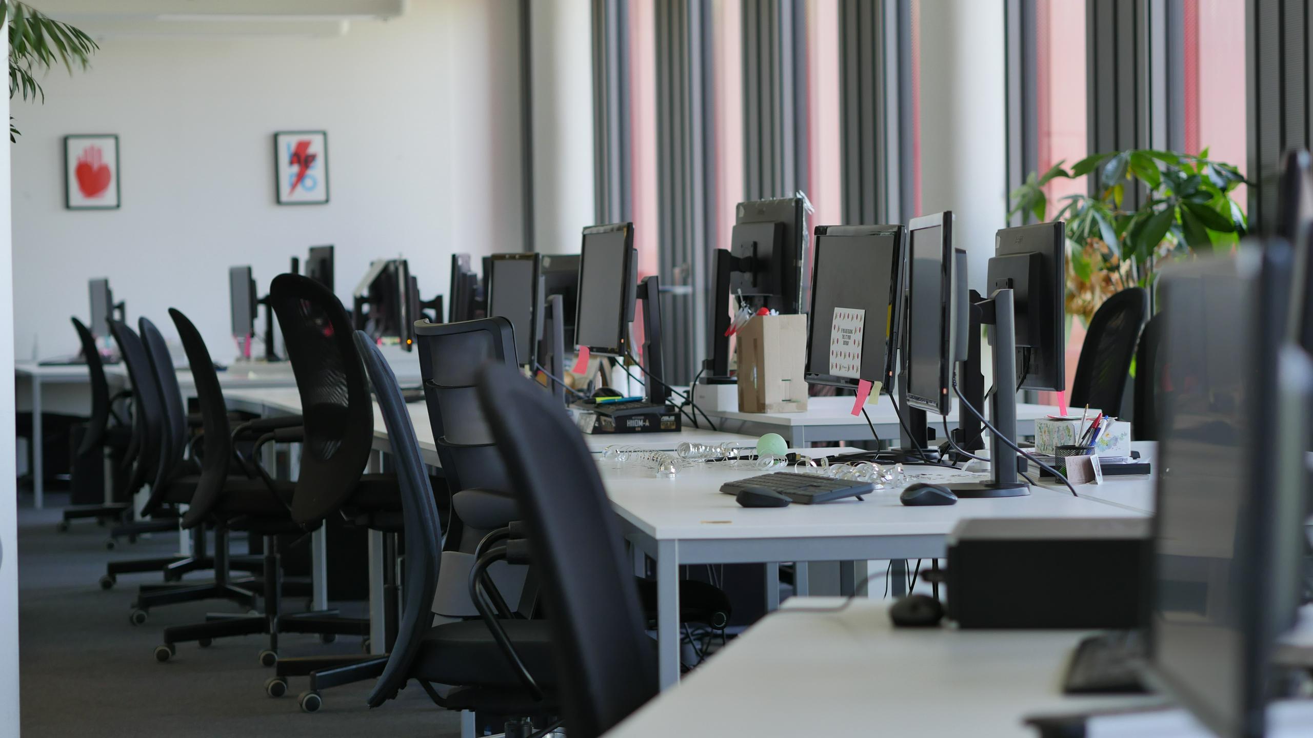 Dolgotrajnih bolniških odsotnosti je vse več. Je rešitev v preventivi?