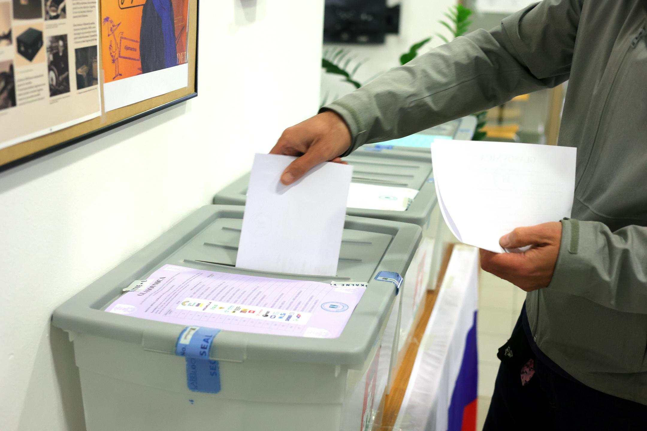 Posvetovalni referendum, ali imajo tujci iz tretjih držav pravico glasovanja na lokalnih volitvah?