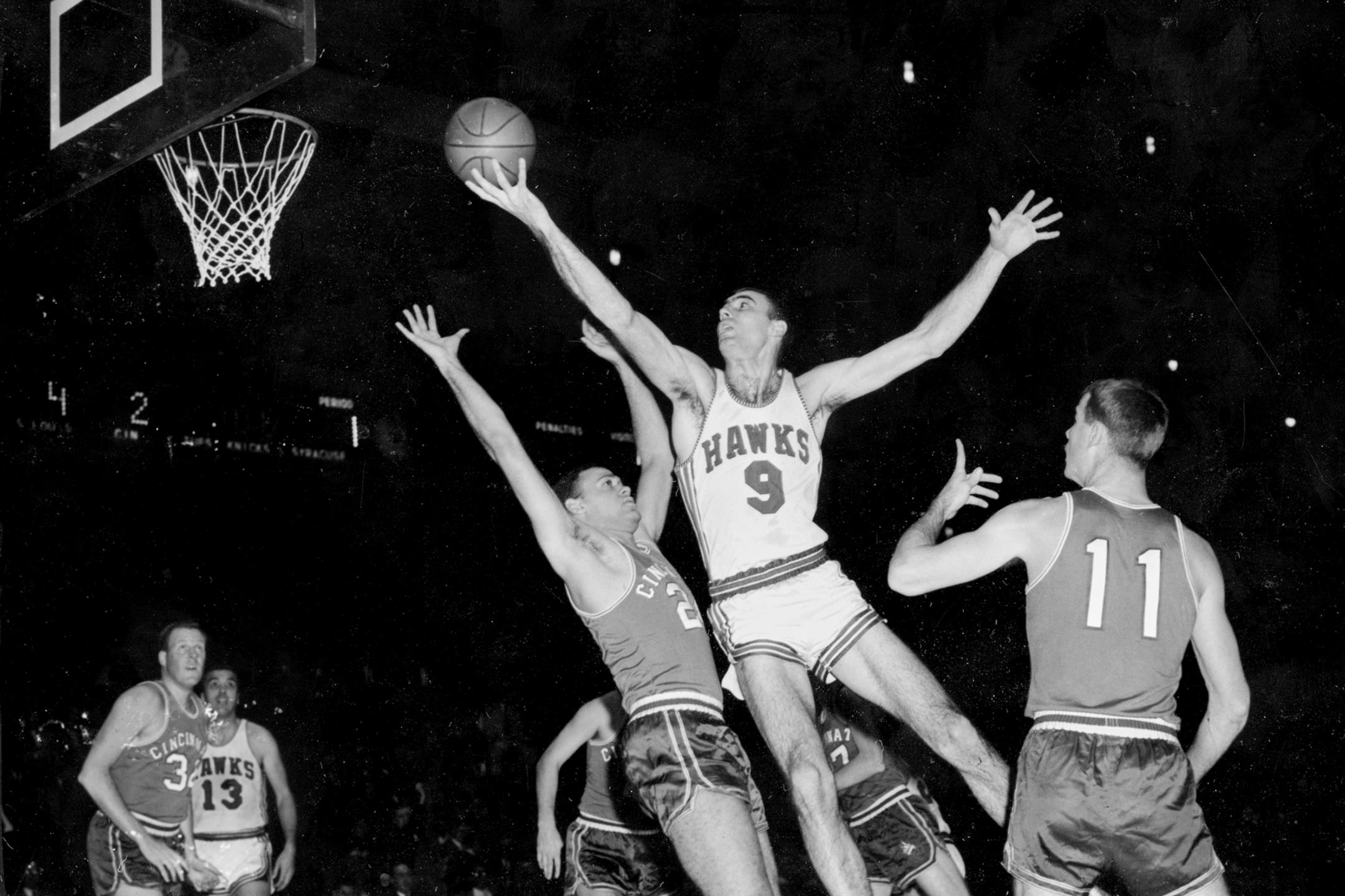 Umrl prvi dobitnik nagrade MVP v ligi NBA Bob Pettit