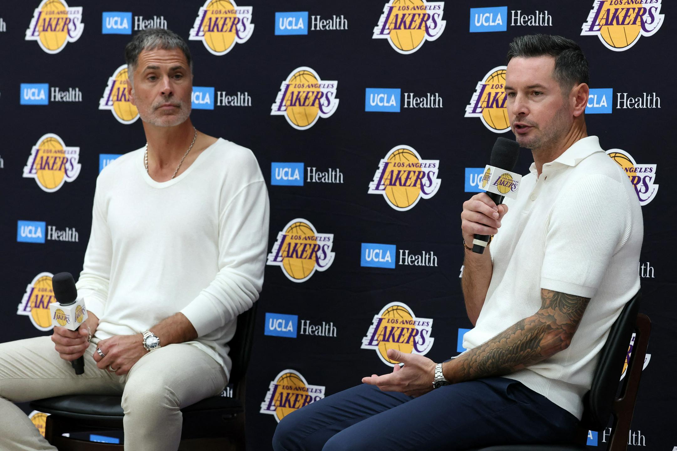 Lakersi ekipo zgradili okoli 
