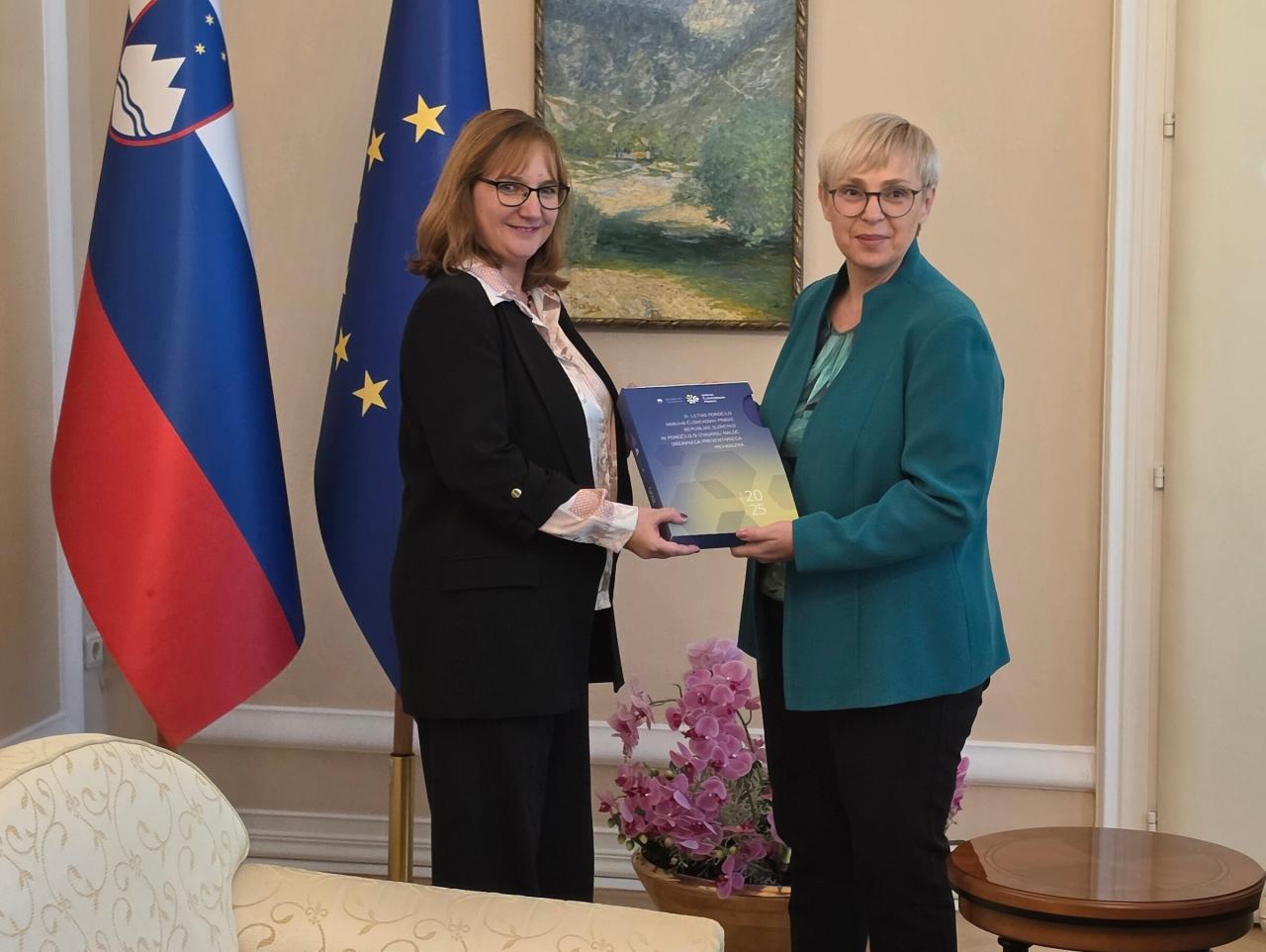 Varuhinja človekovih pravic predala poročilo predsednici in pravosodnemu ministru