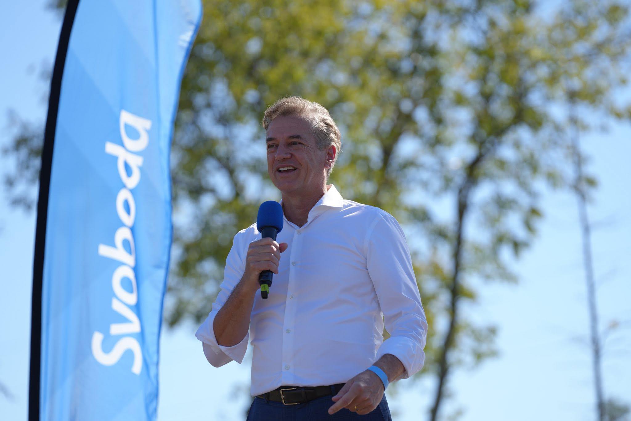 Golob: Nihče nima pravice podrejati Slovenije tuji državi