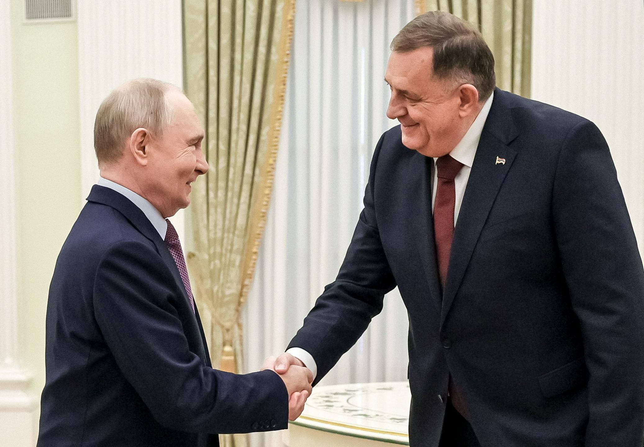 Putin sprejel Dodika in pred volitvami podprl njegovo koalicijo
