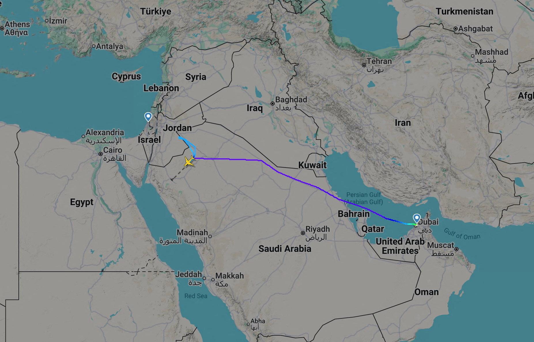 Letalo družbe FlyDubai po sporu med pilotom in kopilotom preusmerili v Savdsko Arabijo