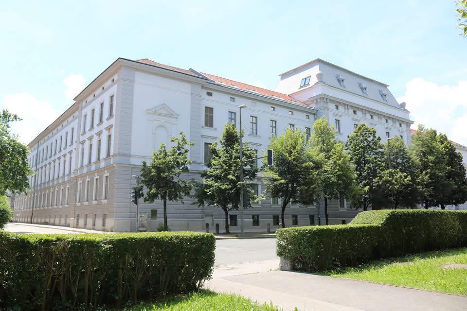 Preteklost v rokah prihodnosti: arhivarji se ob jubileju ozrejo na opravljeno delo in dosežke