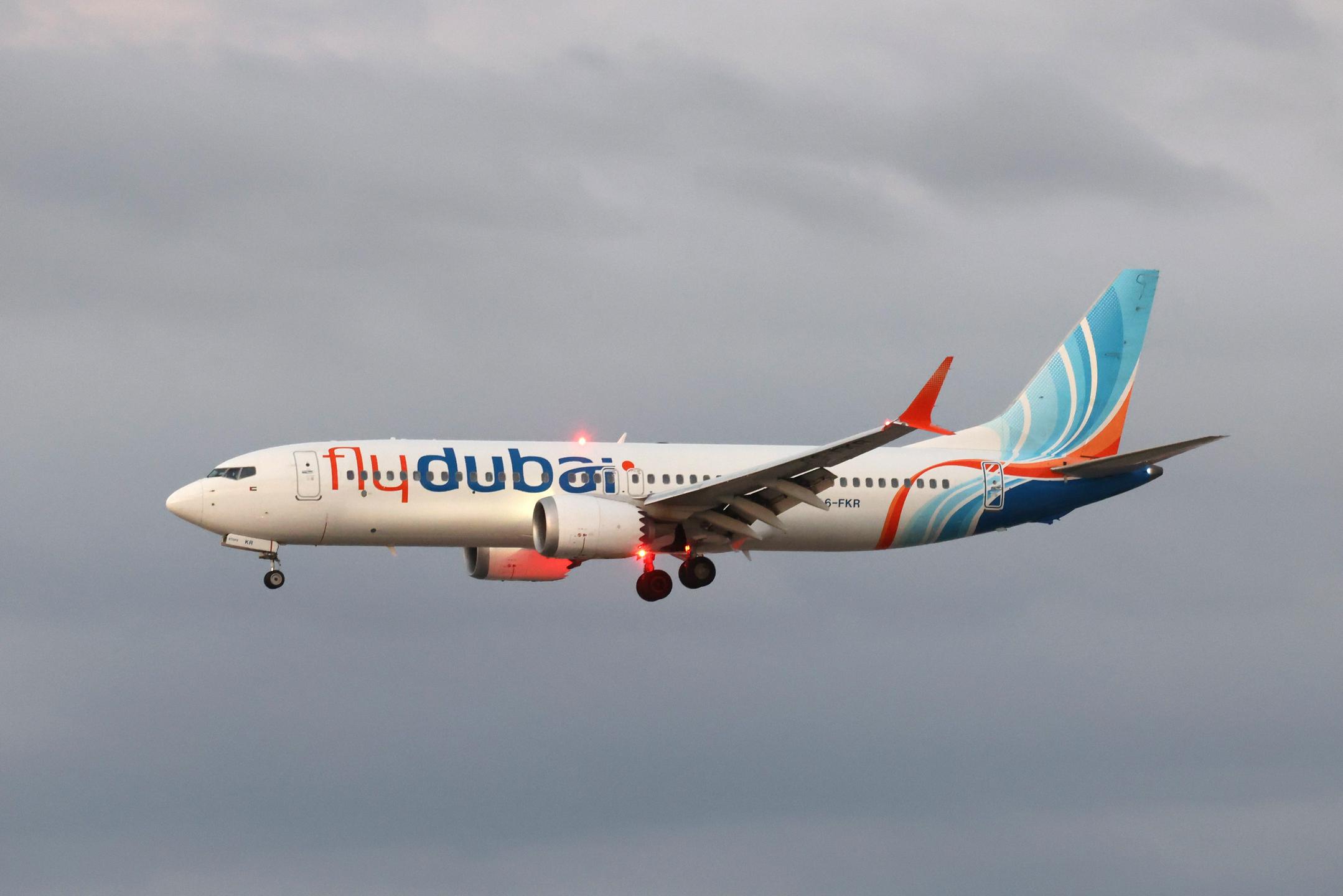 Preiskava emiratov: Kopilot na letalu družbe Flydubai pilota napadel s sekiro