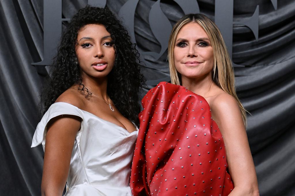 Heidi Klum na modno revijo pripeljala redko videno 16-letno hčerko Lou
