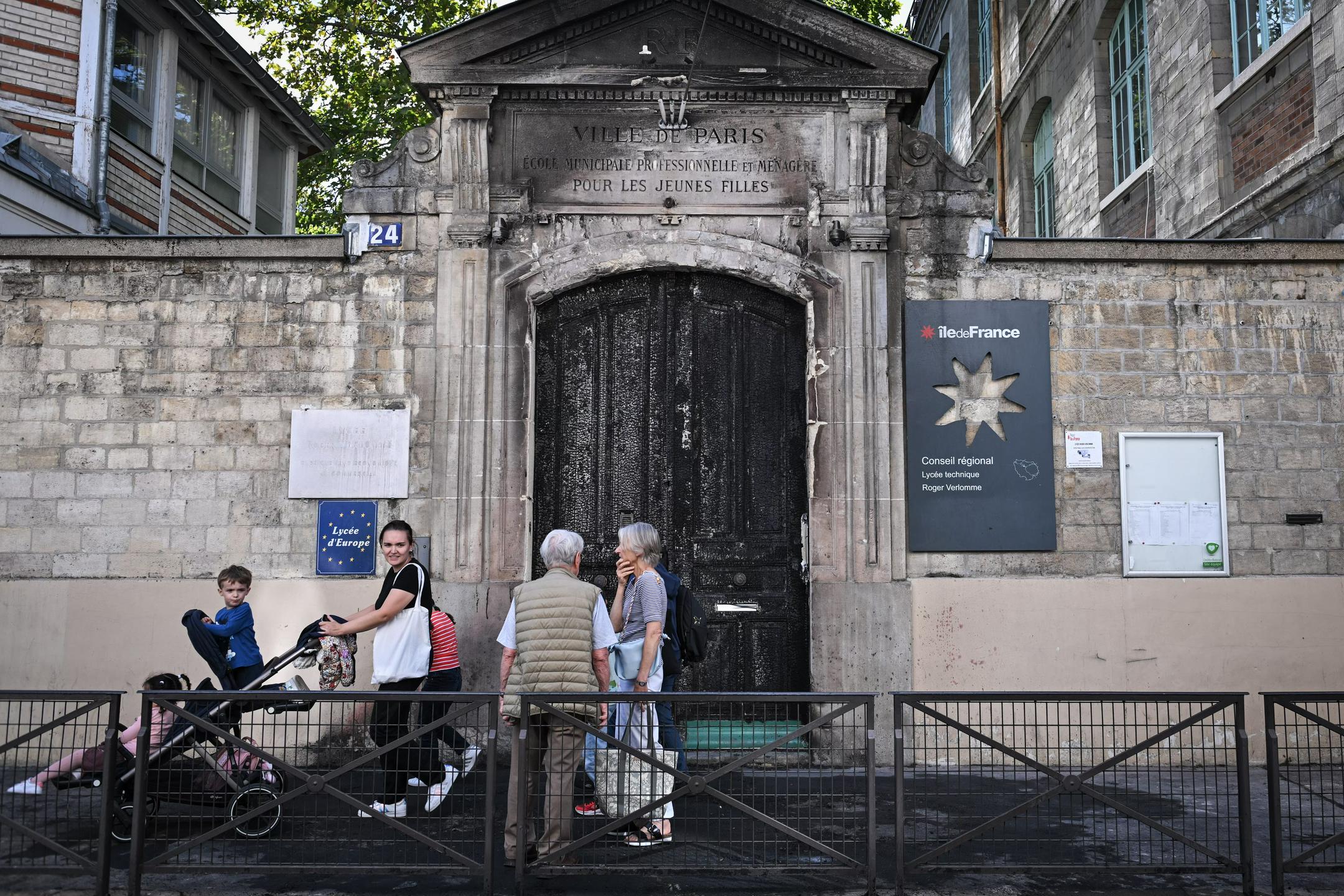 V Franciji zaradi protestov dijakov zaprtih do 500 šol