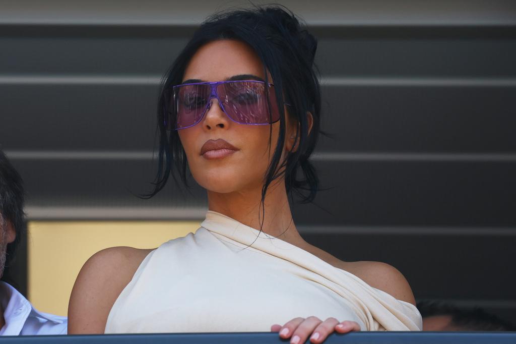 Kim Kardashian pri vzgoji otrok pomaga kar pet varušk