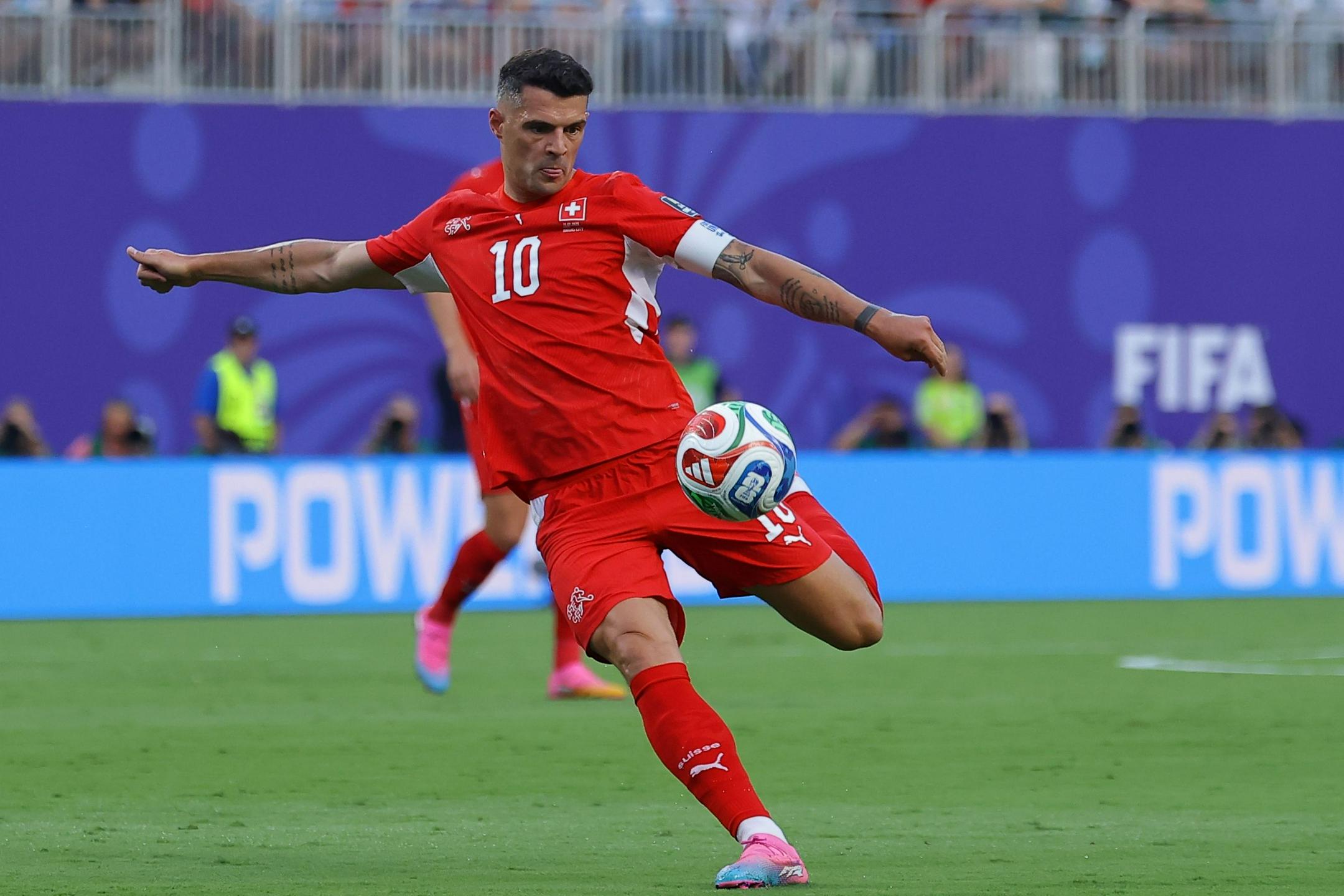 Xhaka 0prejel dveletno pogojno denarno kazen zaradi ponarejenega potrdila o cepljenju