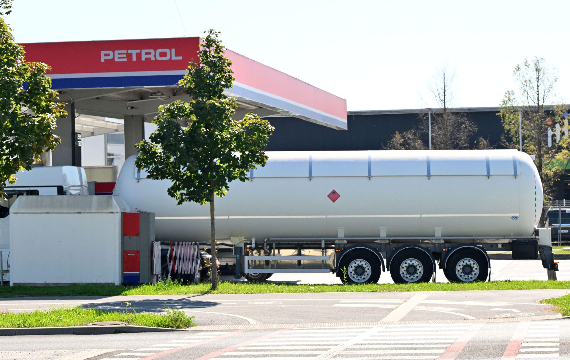 Petrol zaradi regulacije cen letos pričakuje nižji dobiček