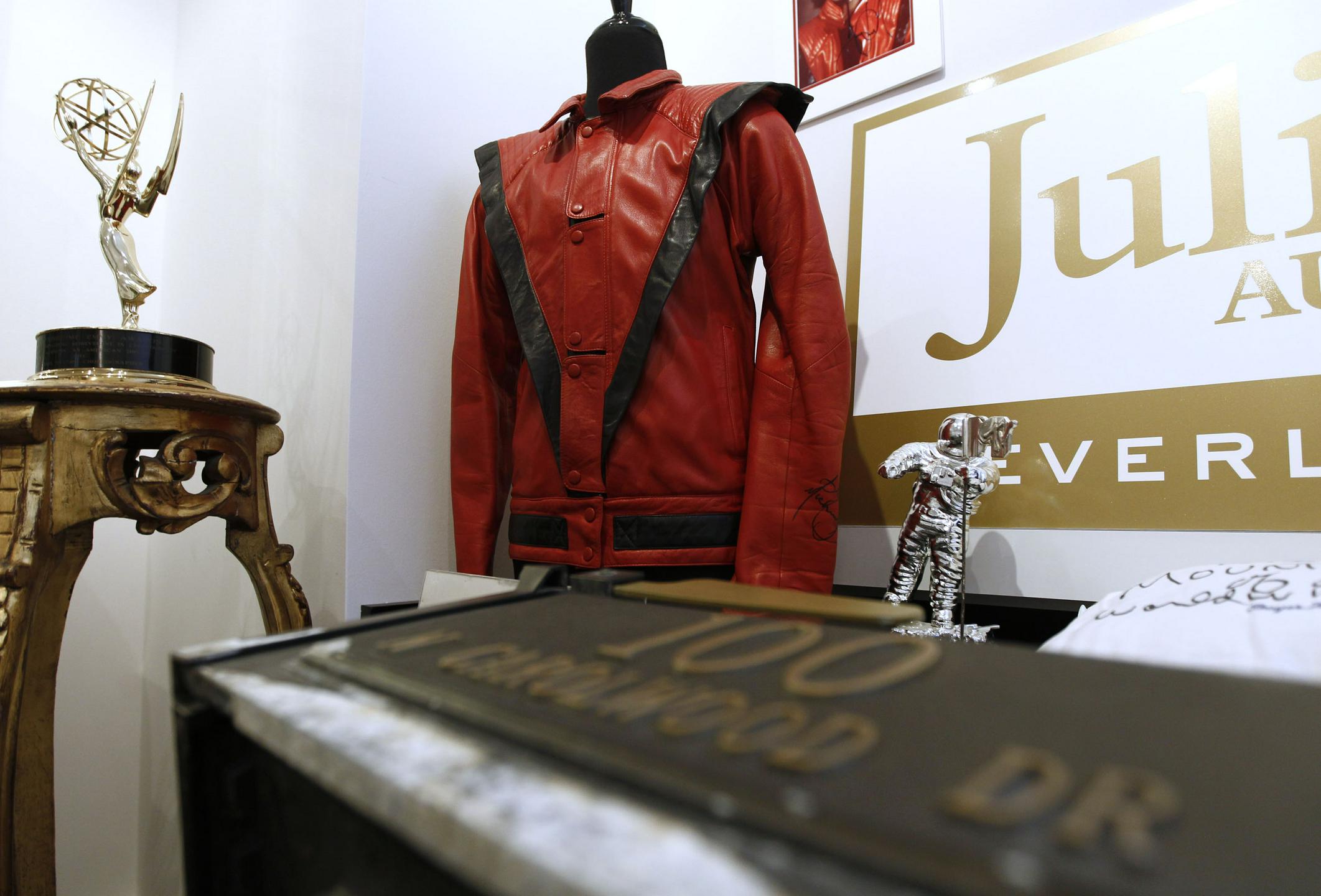 Ikonična jakna iz videospota Thriller bi lahko dosegla rekordno ceno
