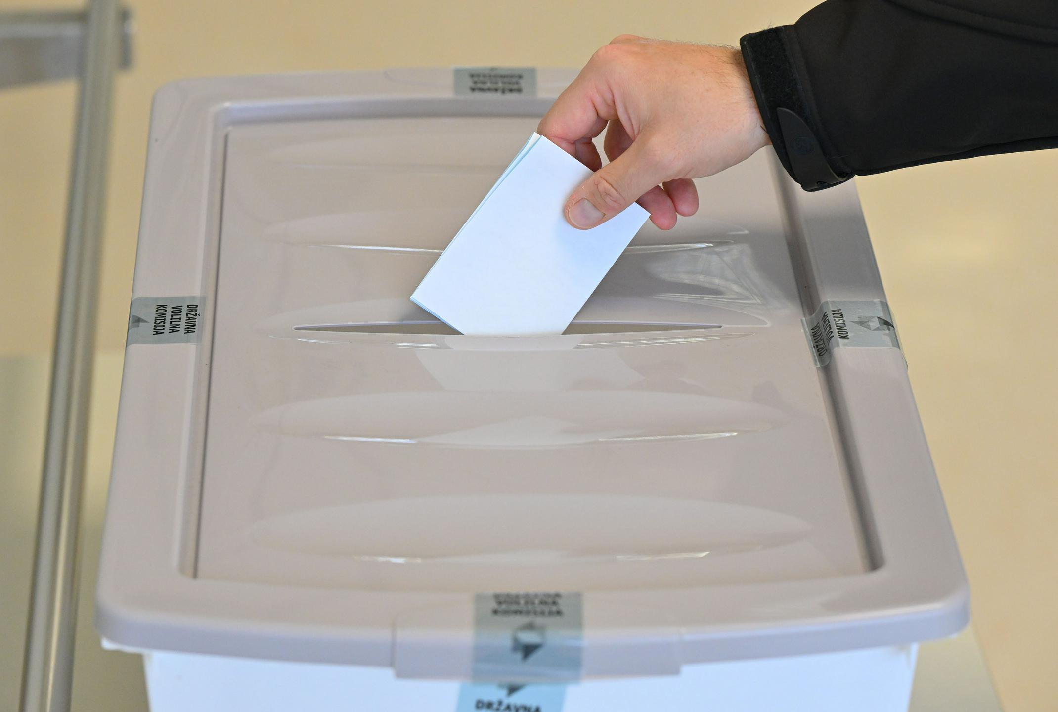 DVK bo podal pojasnila glede nekaterih zapletov na referendumih
