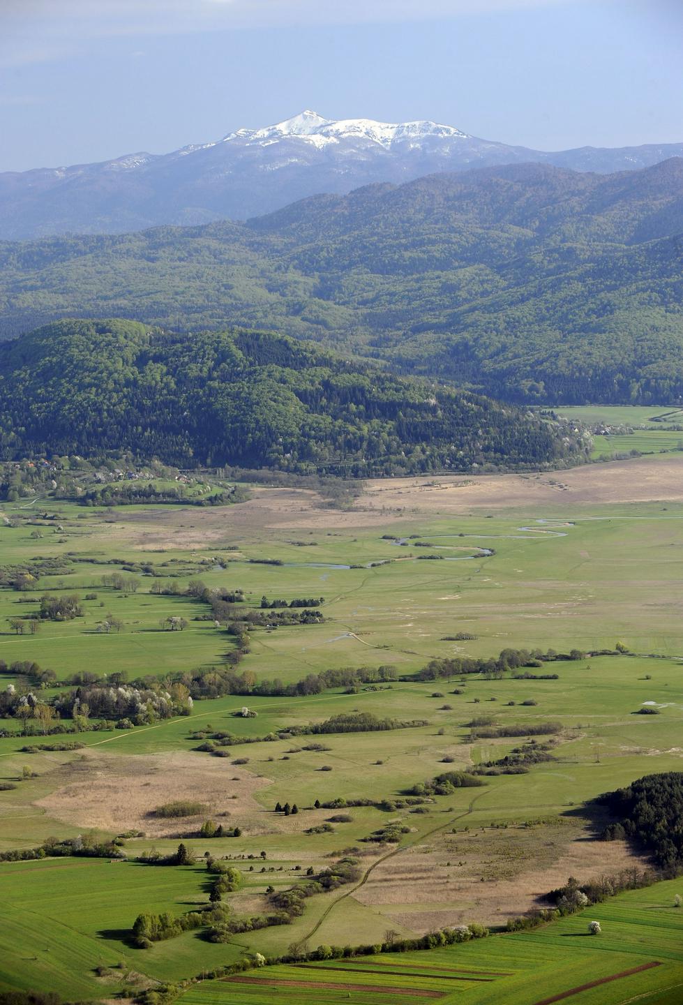 V ospredju bo Snežnik: en konec tedna, dva pohoda s pogledom na to goro
