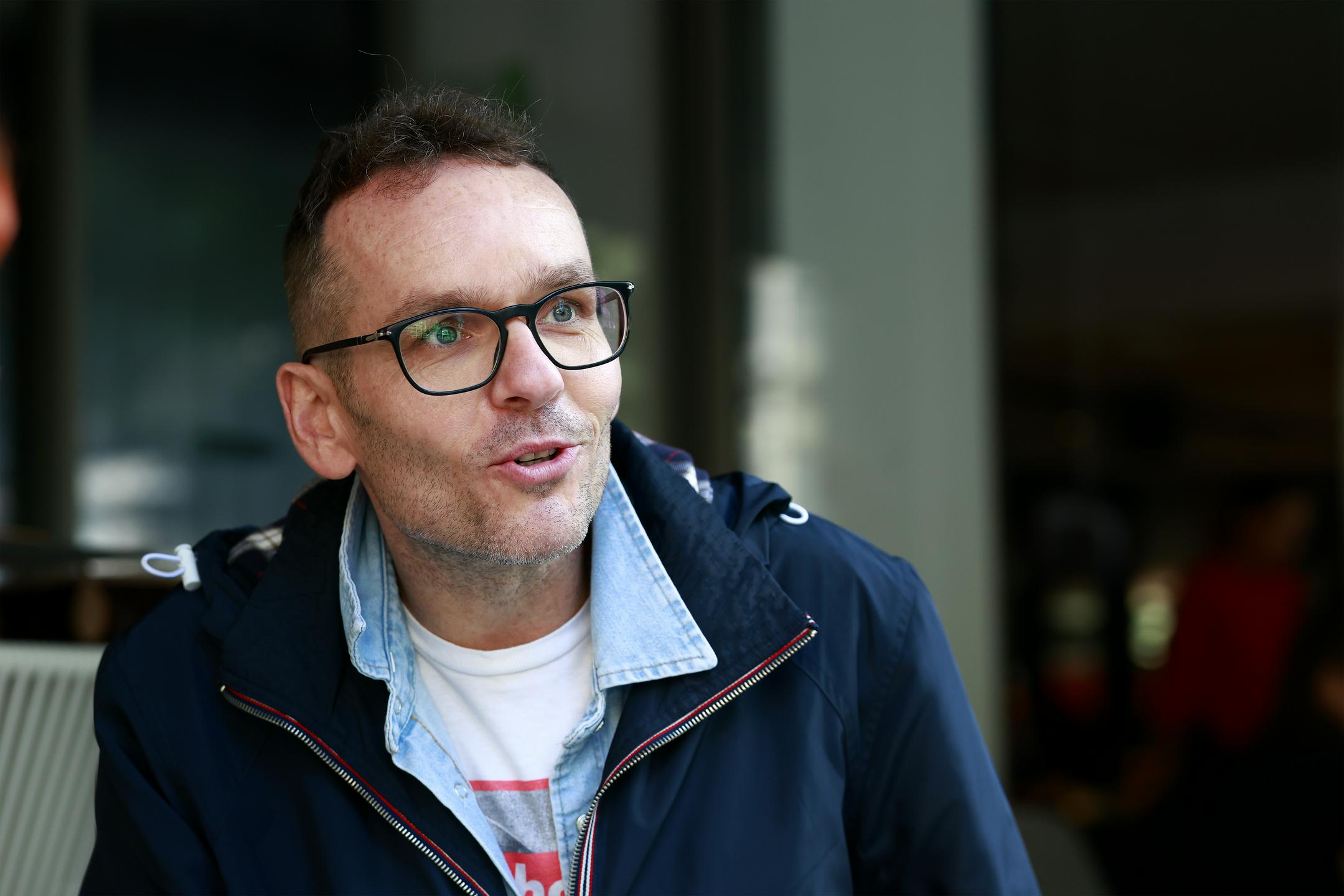 Pogled v prihodnost: stereotipi o vzgoji fantov ostajajo, starši jih le skrivajo