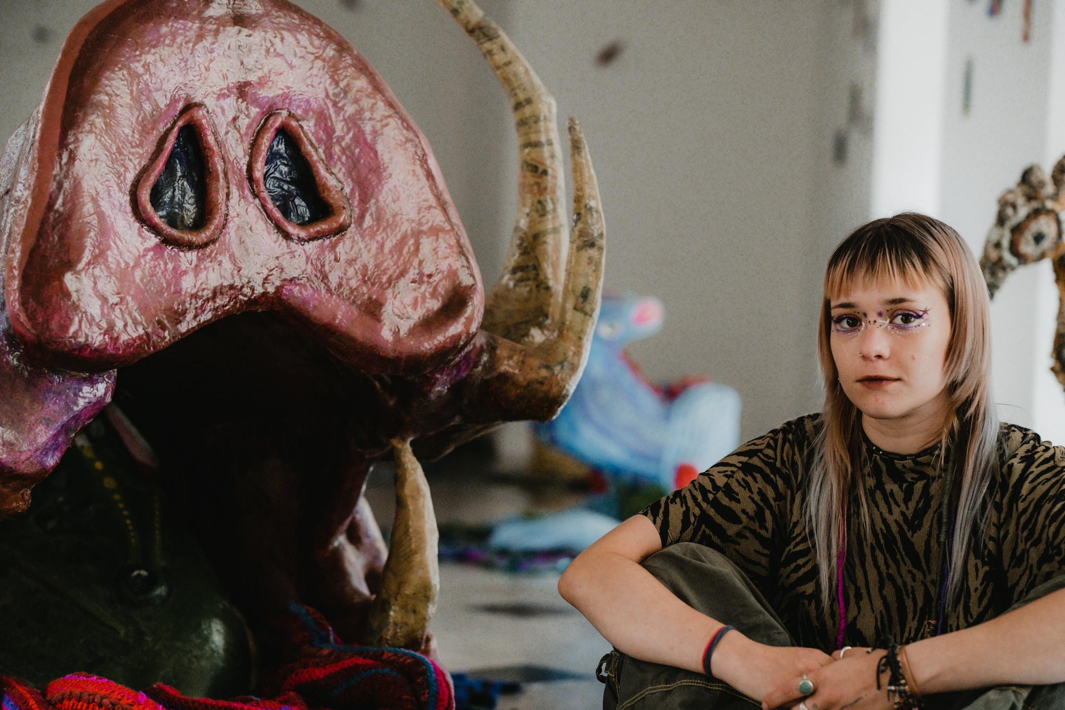 Halucinogena basen: med magičnimi prebivalci Ajde Kalan