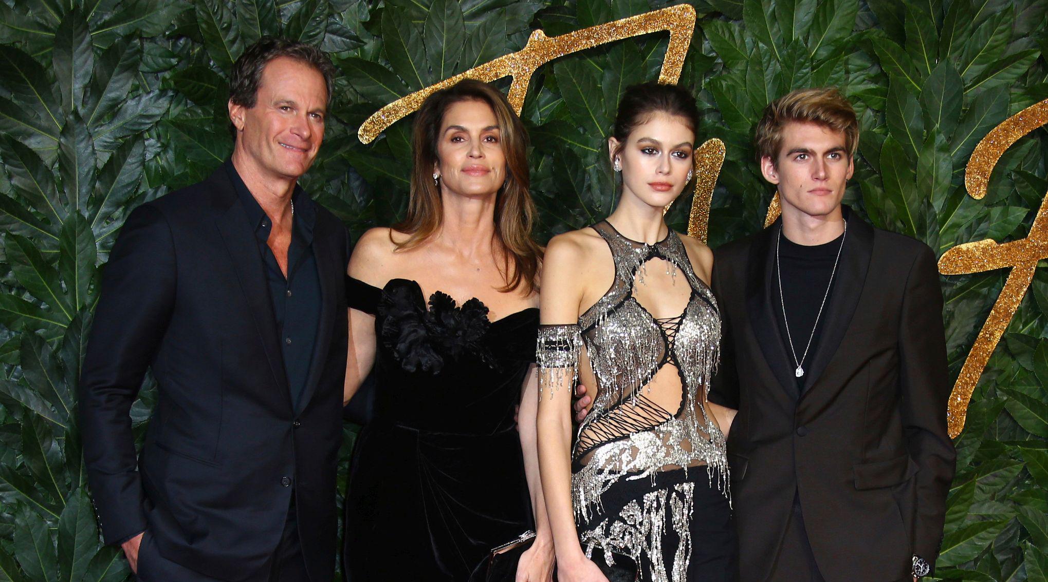 Cindy Crawford po sinovi smrti prekinila molk: ganljiva poslovilna beseda in hvaležnost za 27 let