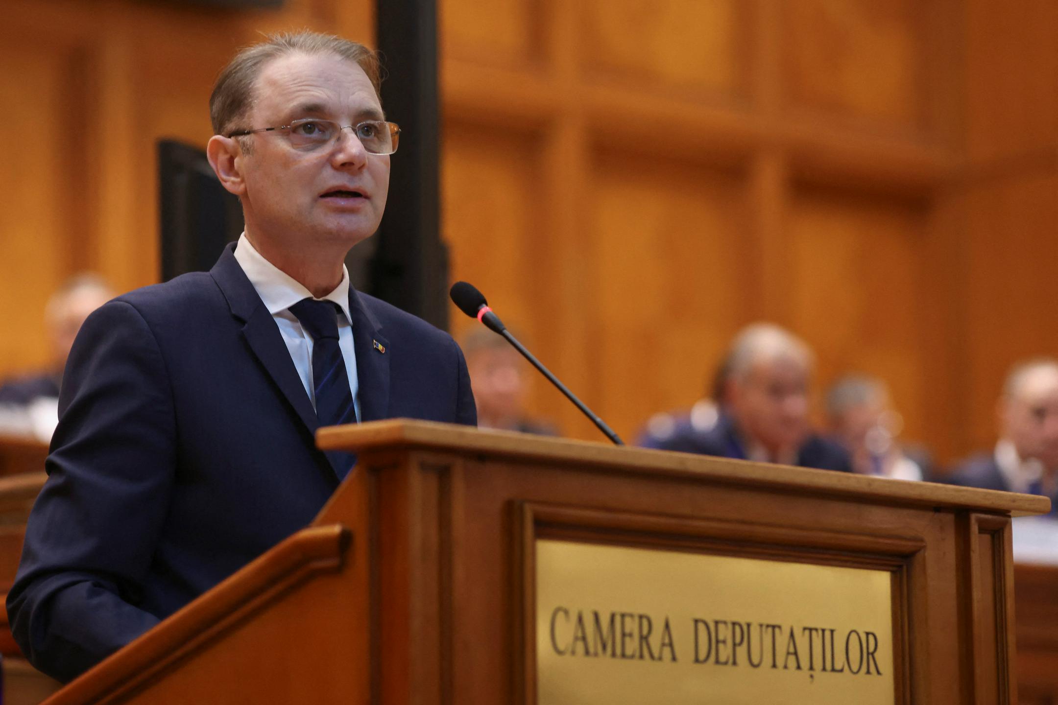Romunski parlament potrdil tehnokratsko vlado. Država vsaj začasno izšla iz politične krize.