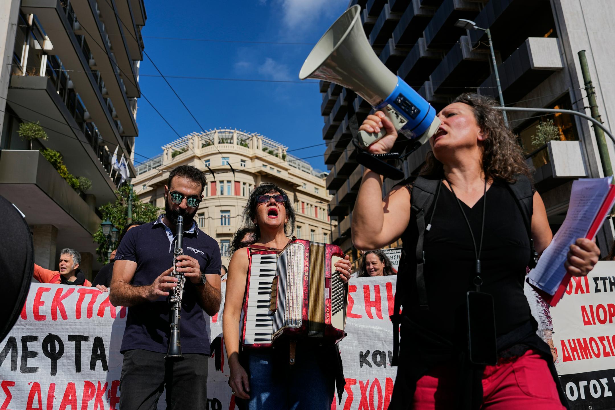 Grki protestirajo zaradi življenjskih stroškov in razmer v šolstvu