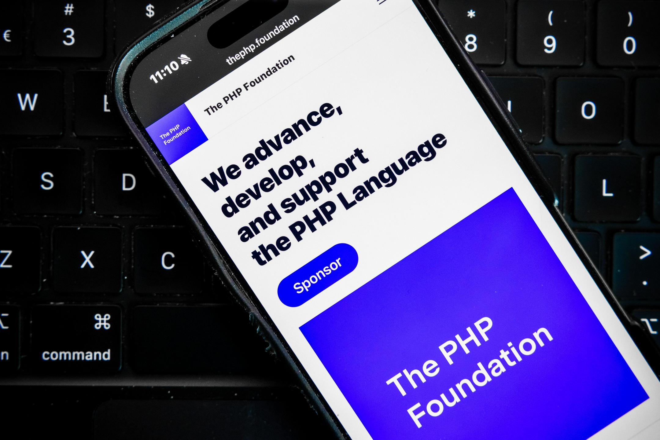 Zaradi kritičnih ranljivosti v PHP-ju preventivno ugasnili številne spletne strani po svetu