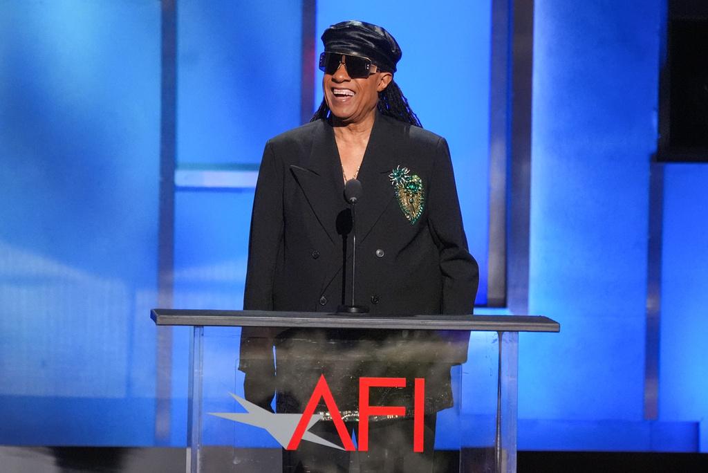 Stevie wonder skuša prisilno izseliti nekdanjo zaročenko po štiridesetih letih bivanja v njegovem domu