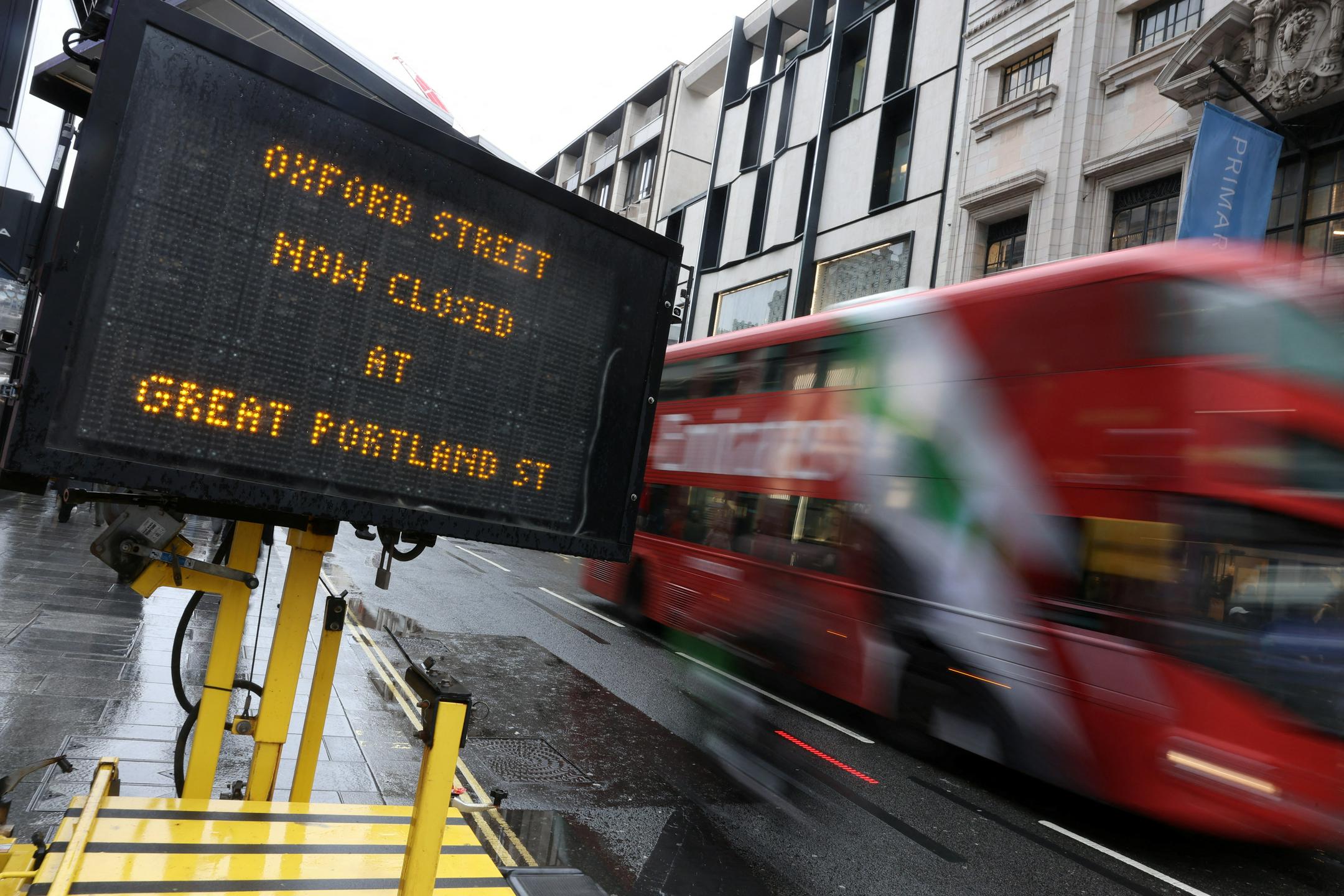"Nova doba": Londonska ulica Oxford street se je zaprla za promet