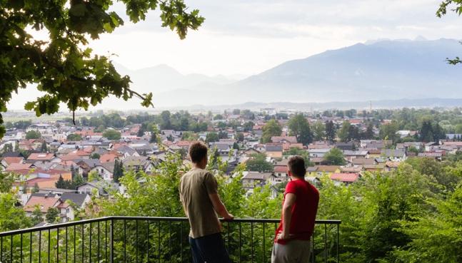 Aktualna županja v Domžalah v tekmo s šestimi kandidati