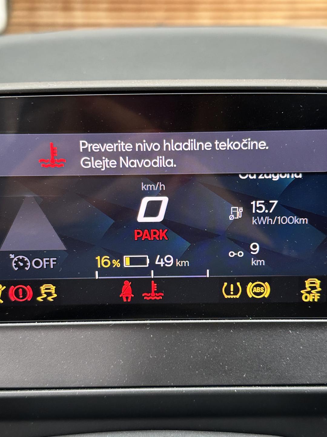 Novi avtomobili, akumulatorji in propadle znamke: pasti lastništva