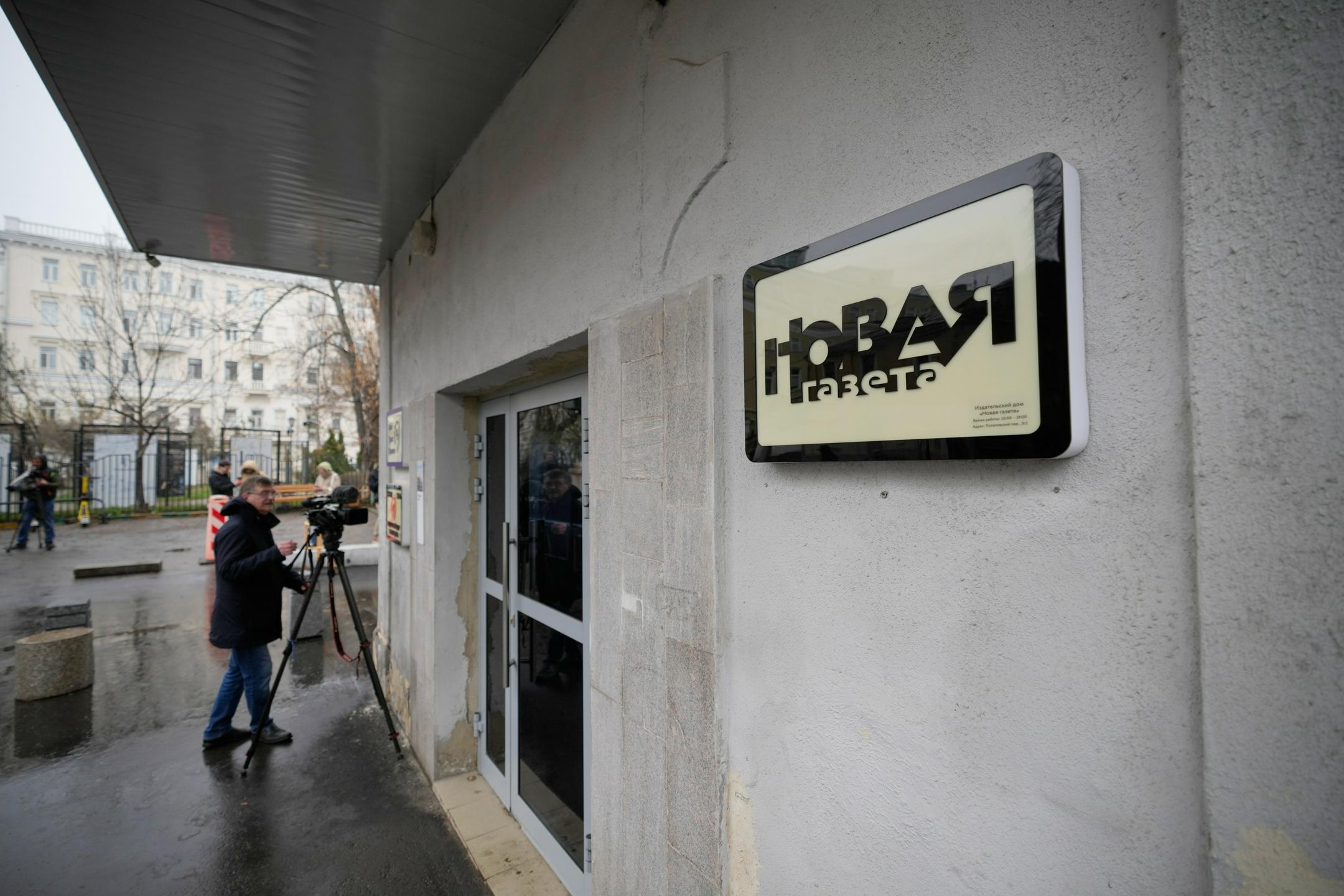 Zaradi pritiskov oblasti prenehal izhajati ruski neodvisni časnik Nova Gazeta