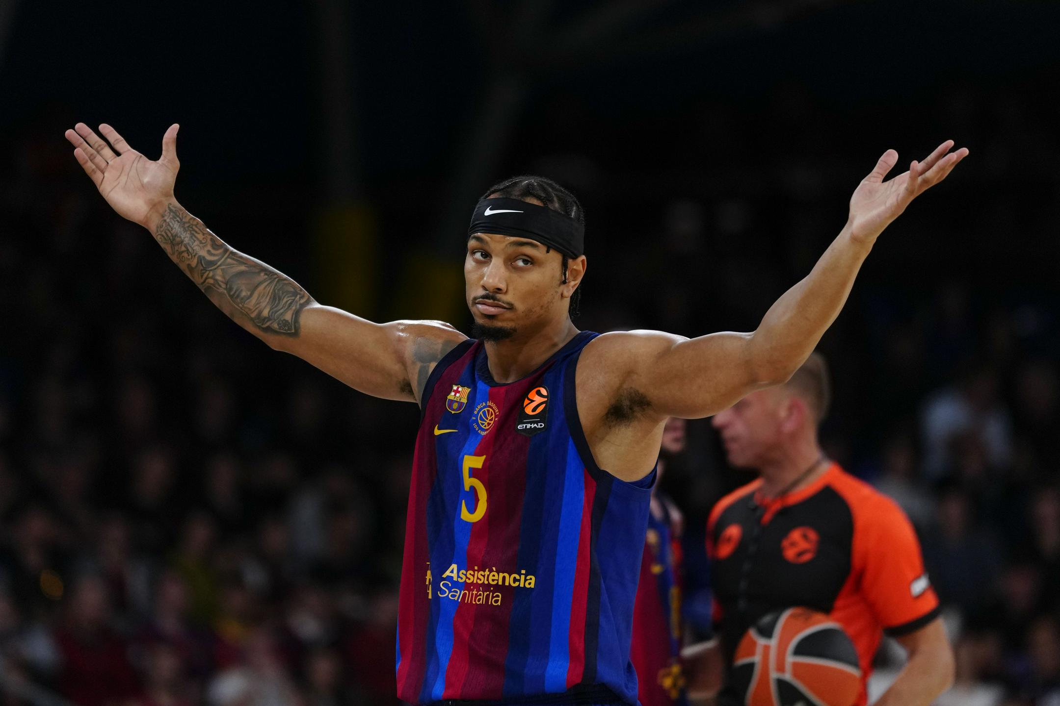 Anadolu Efes prizadejal drugi poraz Panathinaikosu; Barcelona po drami ugnala Valencio