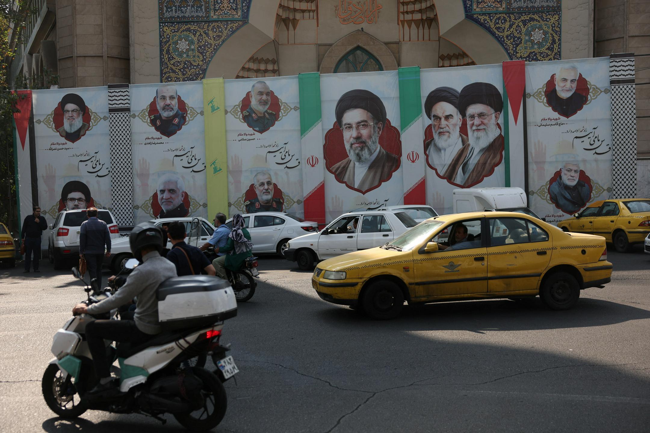 Kmalu novi napadi na Iran? Hamenej naročil "učinkovit" odgovor "brez geografskih omejitev".