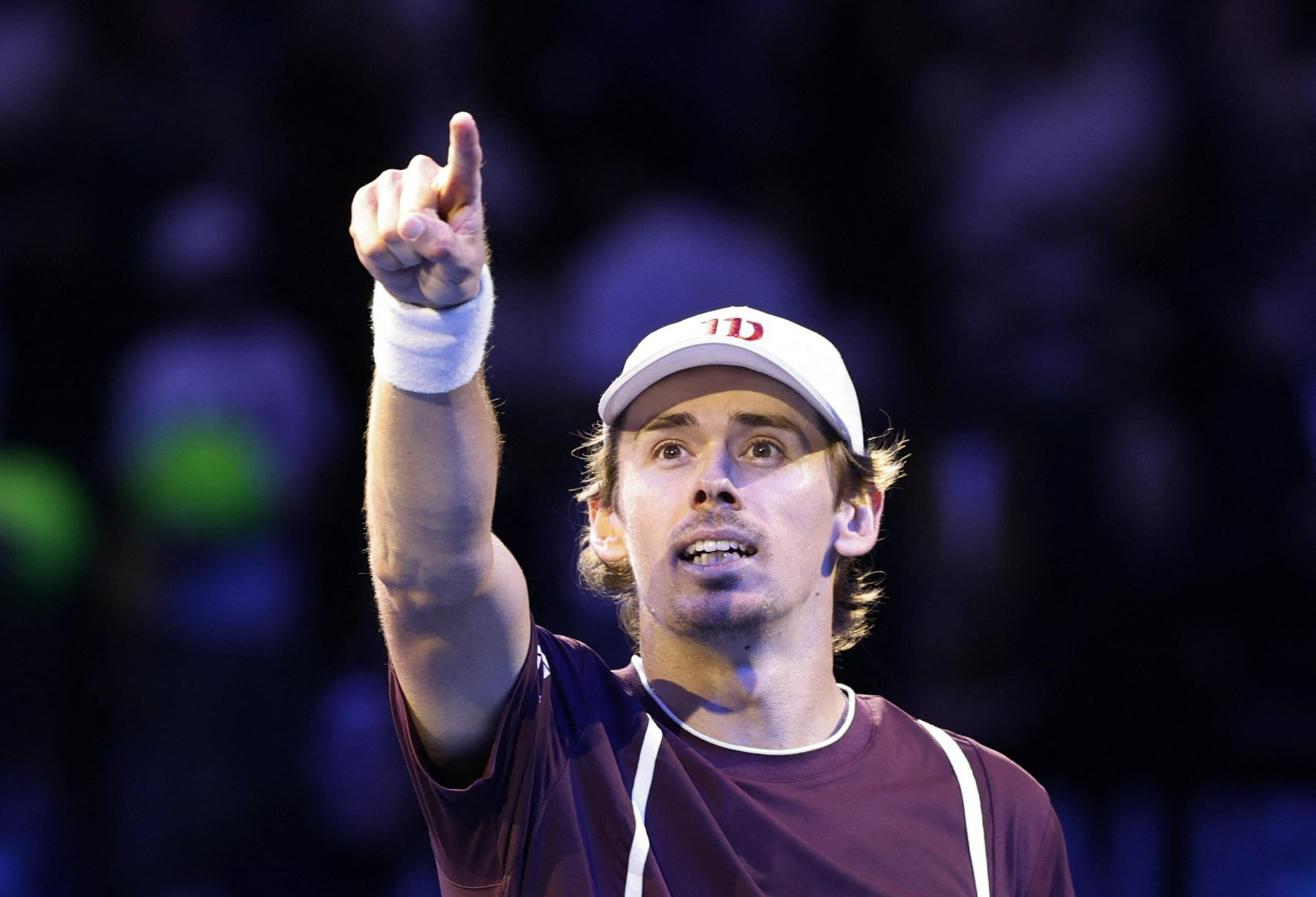 De Minaur v podaljšani igri odločilnega niza izločil Zvereva