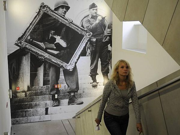 Vprašanje usode naropanih umetnin je nedavno z razstavo tematiziral tudi Judovski muzej v Berlinu. Foto: EPA