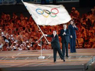 Olimpijska zastava se seli v Peking.