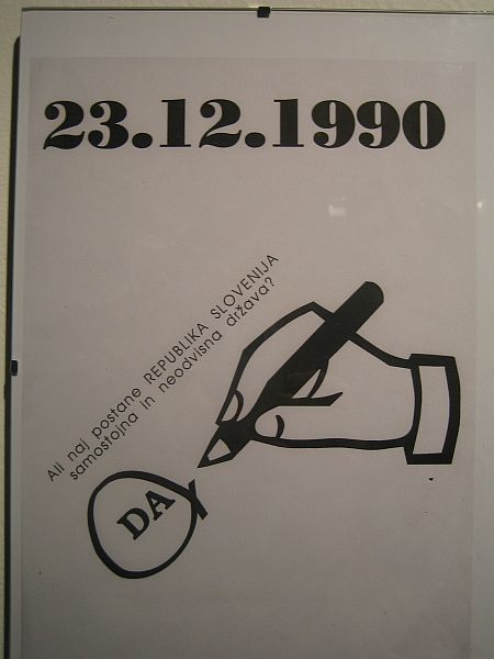 Da bo plebiscit 23. decembra, se je novembra 1990 odločil Demos na sestanku v Poljčah. Takratna opozicija je temu datumu najprej nasprotovala, saj je želela, da bi bil plebiscit spomladi 1991. Foto: MMC RTV SLO
