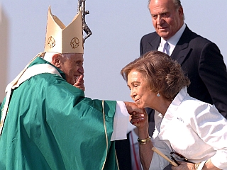 Španska kralj Juan Carlos in krajlica Sofija ob papežu