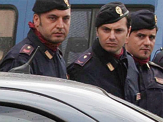 V zadnjih mesecih je italijanska policija izvedla nekaj zelo odmevnih akcij, da bi mafiji vsaj malo pristrigla peruti. Foto: EPA