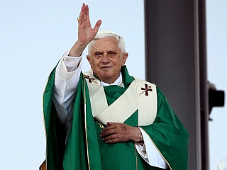 Papež Benedikt XVI. je maševal na prostem v tretjem največjem španskem mestu. Foto: EPA