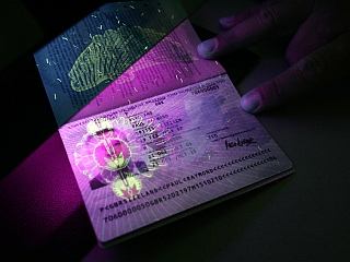 Naročnik (MNZ) je izdelovalca potnih listin prvič izbral z javnim razpisom. Foto: Reuters