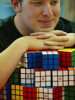 Kako hitro znate vi sestaviti Rubikovo kocko? Foto: EPA