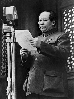 Mao ob ustanovitvi komunistične Kitajske 1. oktobra leta 1949