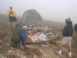 Nesrečna smrt Toma Simpsona je kriva, da so se z dopingom nekoliko bolj podrobno začeli ukvarjati konec 60. let. Na vrhu Mont Ventouxa, kjer je Britanec umrl, danes leži spominsko obeležje.